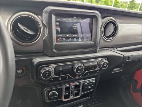 Used 2023 Jeep Gladiator Sport AWD/4WD image 17