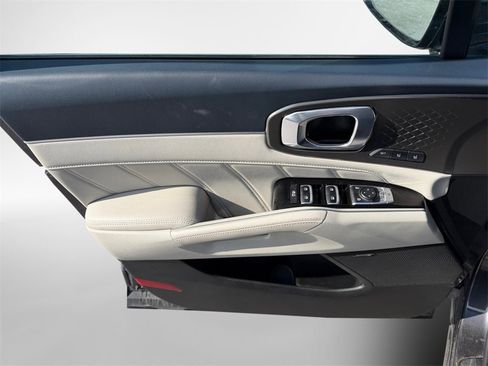 Used 2023 Kia Sorento SX Prestige image 17