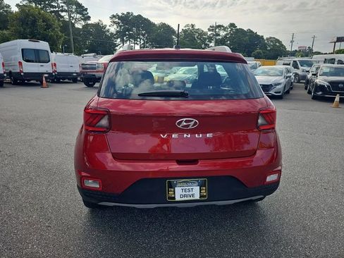 Used 2024 Hyundai Venue SEL image 4