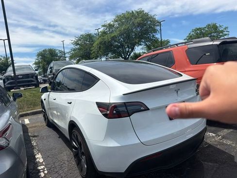 Used 2023 Tesla Model Y Performance AWD/4WD image 4