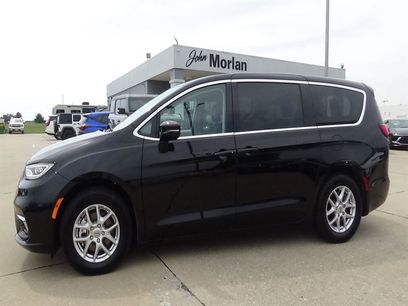 Certified 2024 Chrysler Pacifica Touring-L