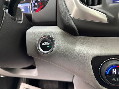 Used 2024 GMC Terrain SLT image 30