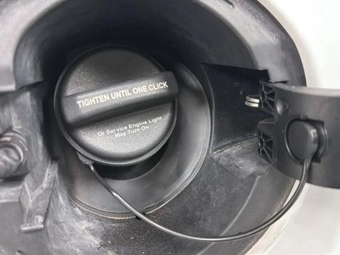 Used 2014 Buick Verano FWD image 25