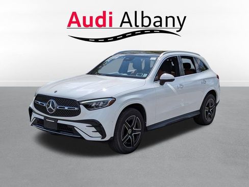 Used 2025 Mercedes-Benz GLC 300 4MATIC image 8