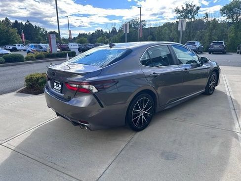 Used 2024 Toyota Camry SE w/ Cold Weather Package AWD/4WD image 3
