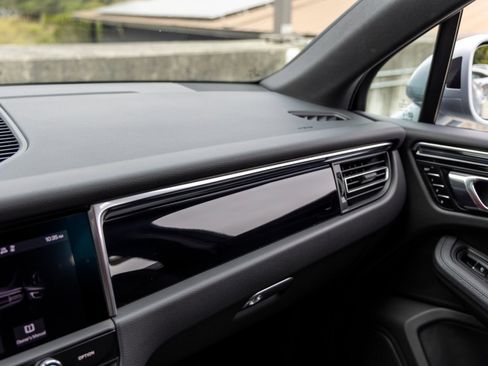 Certified 2026 Porsche Macan AWD/4WD image 40