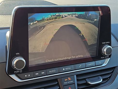 Used 2024 Nissan Altima 2.5 SV image 17