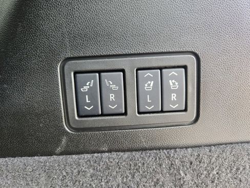 Used 2025 Cadillac XT6 Premium Luxury image 9