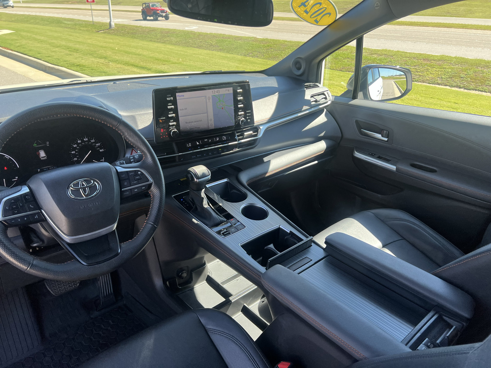 Used 2024 Toyota Sienna XSE w/ XSE Plus Package FWD image 20