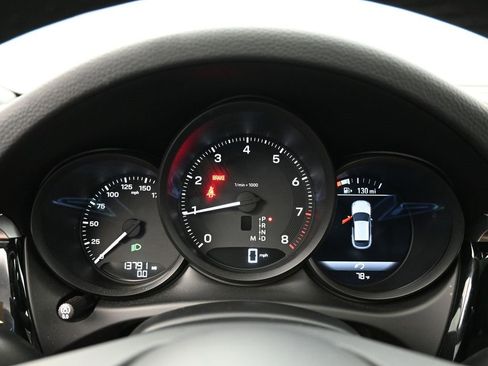 Used 2023 Porsche Macan image 10