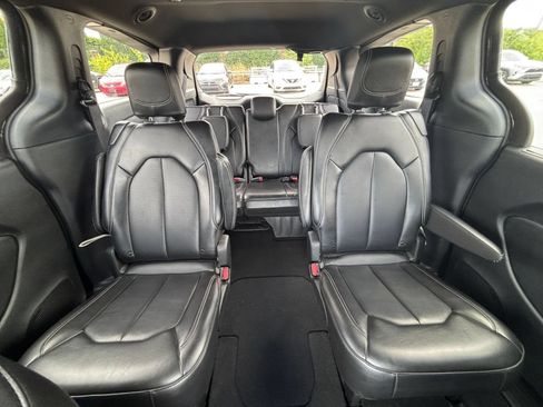 Used 2025 Chrysler Pacifica Select FWD image 40