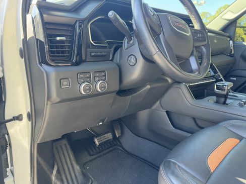 Used 2022 GMC Sierra 1500 AT4 w/ AT4 Premium Package image 8