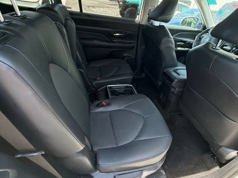 Used 2025 Toyota Grand Highlander AWD image 10