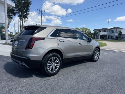 Used 2022 Cadillac XT5 Premium Luxury w/ Technology Package FWD image 3