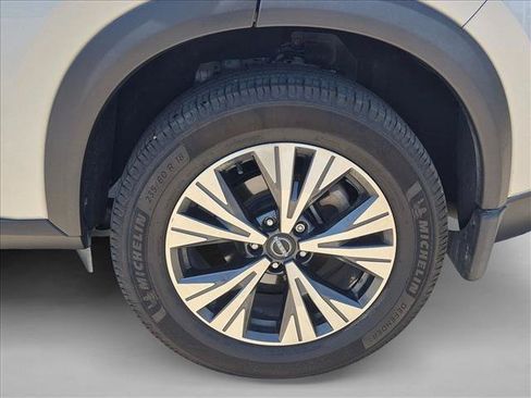 Used 2023 Nissan Rogue SV FWD image 8