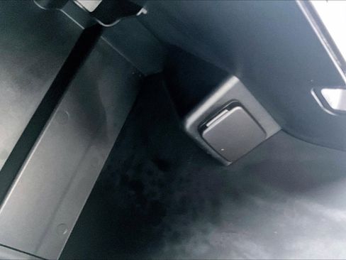 Used 2022 Ford Explorer XLT w/ Equipment Group 202A image 32