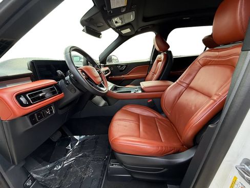 Used 2025 Lincoln Aviator Reserve AWD/4WD image 9