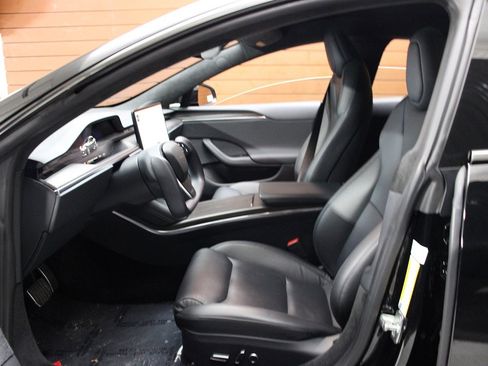 Used 2023 Tesla Model S AWD image 17