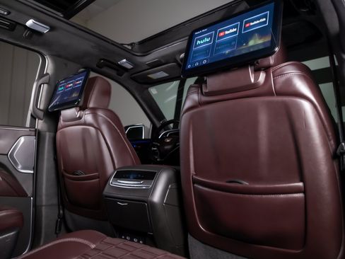 Used 2023 Cadillac Escalade ESV Premium Luxury Platinum AWD/4WD image 28