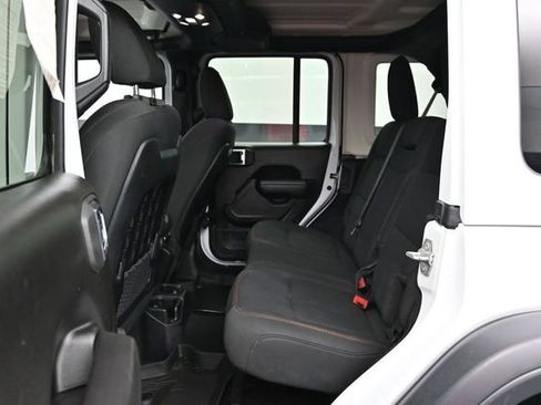 Used 2022 Jeep Wrangler Unlimited Rubicon AWD/4WD image 23