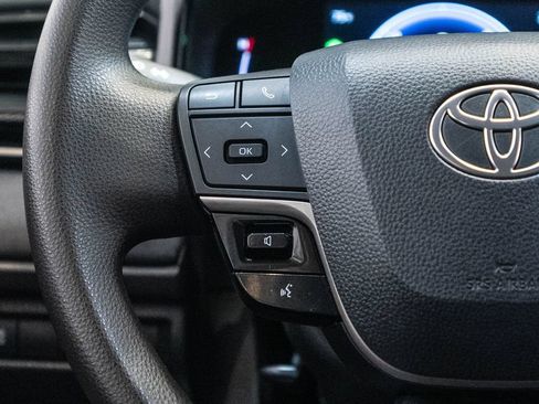 Used 2025 Toyota Camry LE FWD image 18
