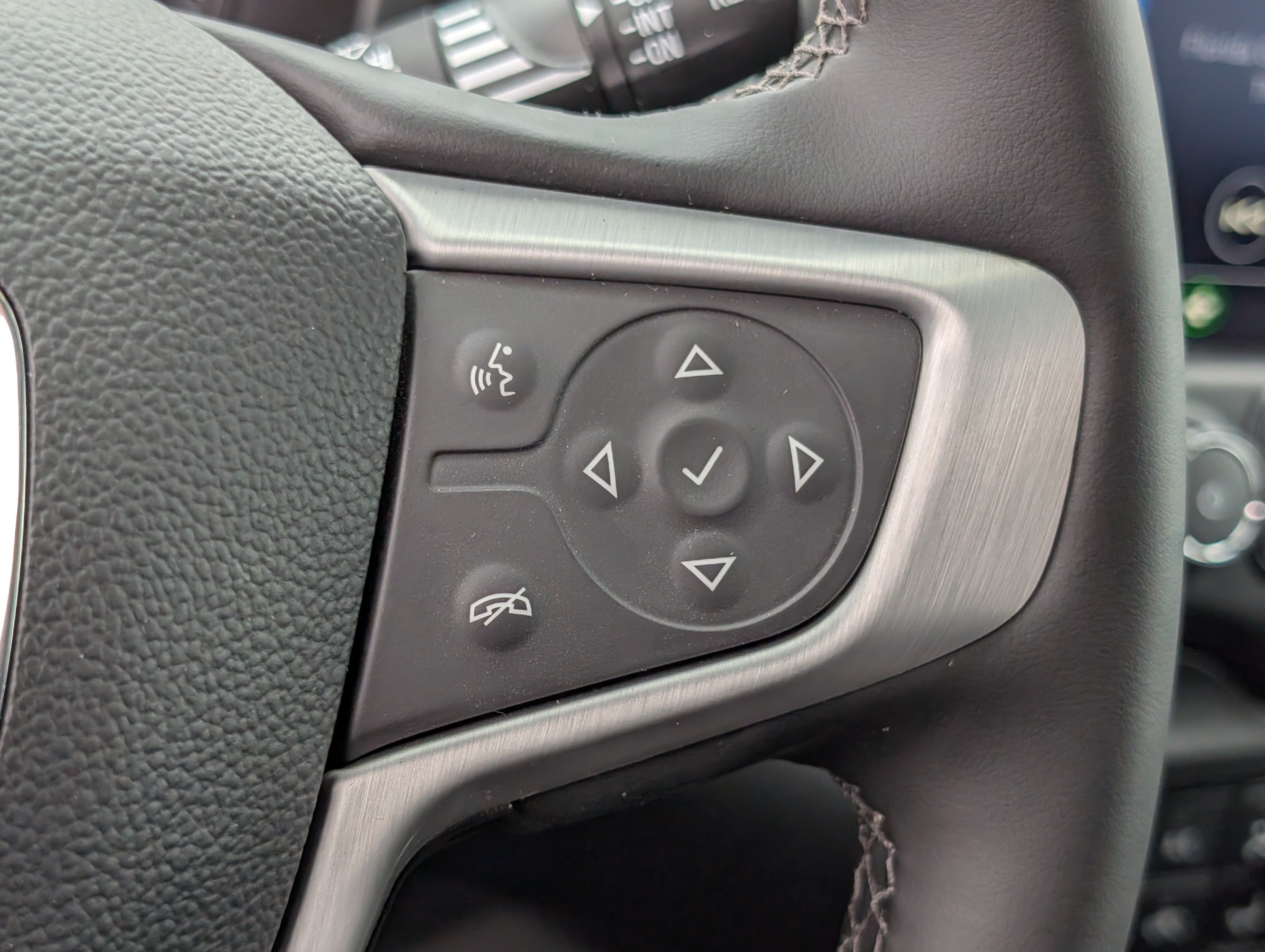 Used 2024 GMC Terrain SLT AWD/4WD image 25
