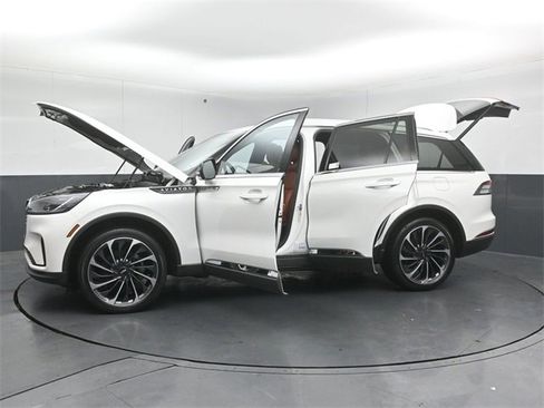 Certified 2025 Lincoln Aviator Reserve w/ Equipment Group 201A image 58