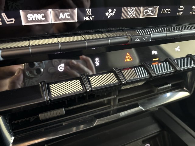 Certified 2026 GMC Hummer EV SUV AWD/4WD image 32