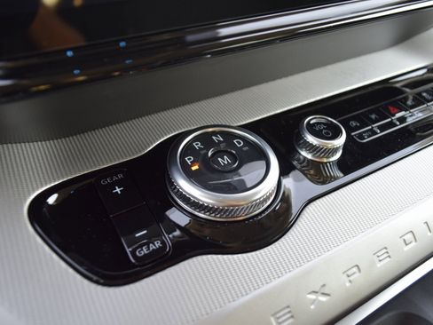 New 2025 Ford Expedition Active image 14