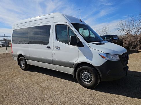 Used 2025 Mercedes-Benz Sprinter 2500 image 10
