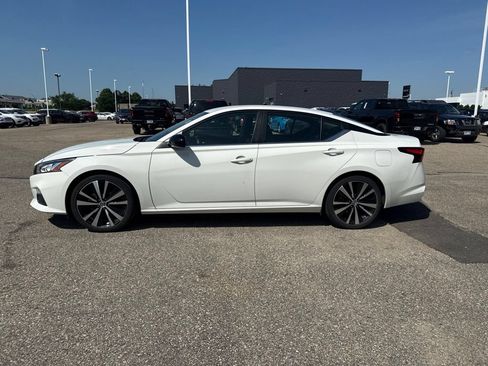 Used 2022 Nissan Altima 2.5 SR FWD image 4