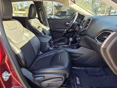 Certified 2019 Jeep Cherokee Latitude Plus image 19