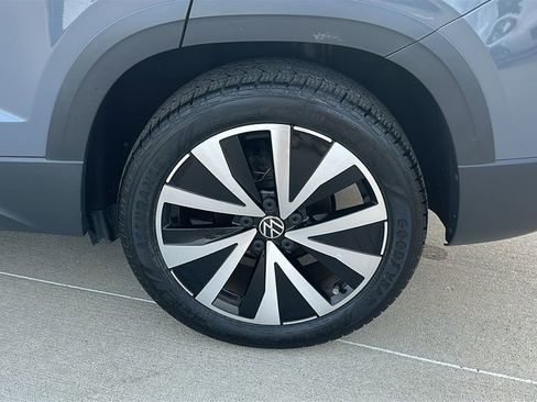 Used 2022 Volkswagen Taos SE image 17