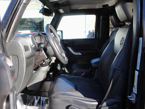 Used 2015 Jeep Wrangler Unlimited Sport image 19