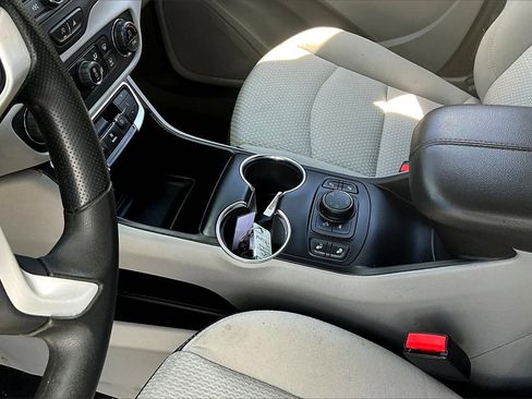 Used 2023 GMC Terrain SLE w/ Driver Convenience Package image 14