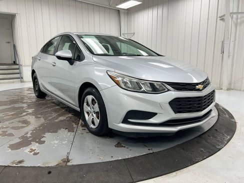 Used 2017 Chevrolet Cruze LS FWD image 10
