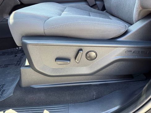 Used 2025 Ford Expedition Active AWD/4WD image 6