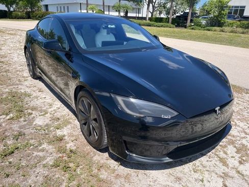 Used 2022 Tesla Model S Plaid image 3