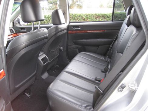 Used 2011 Subaru Outback 3.6R Limited image 23