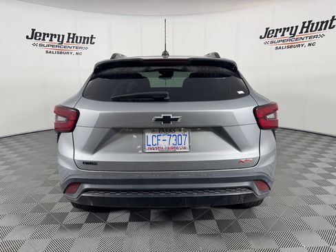 Used 2024 Chevrolet Trax RS w/ Sunroof Package FWD image 8