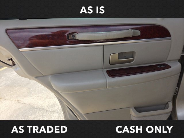 Used 2005 Lincoln Town Car Signature RWD image 15