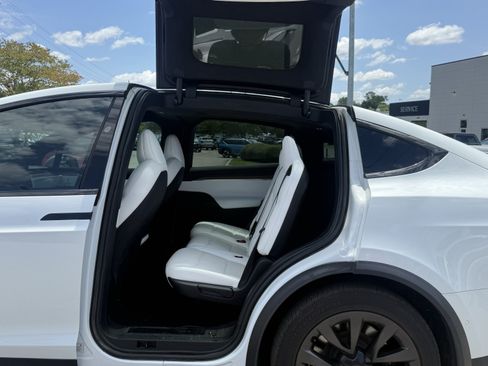 Used 2022 Tesla Model X AWD/4WD image 2