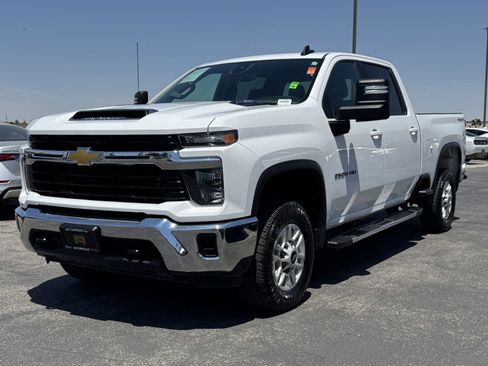 Used 2024 Chevrolet Silverado 2500 LT AWD/4WD image 3