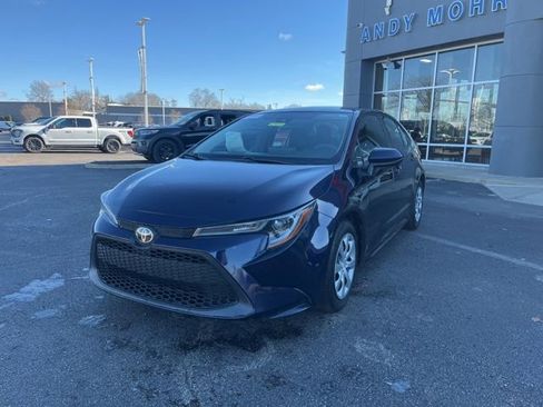 Used 2021 Toyota Corolla LE image 2