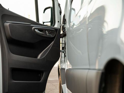 Used 2025 Mercedes-Benz Sprinter 2500 image 11