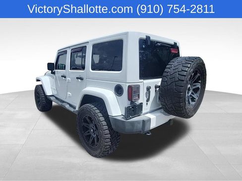 Used 2016 Jeep Wrangler Unlimited Sahara w/ Connectivity Group AWD/4WD image 18