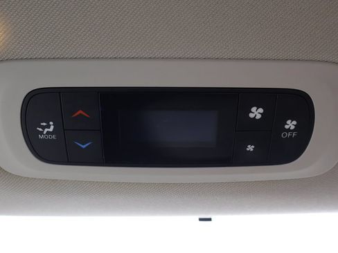 Used 2021 Chrysler Voyager Lxi FWD image 45