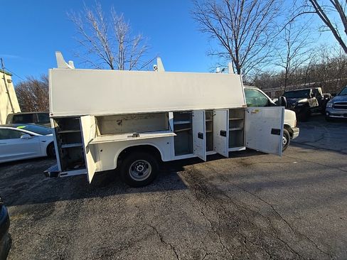 Used 2012 GMC Savana 3500 image 17