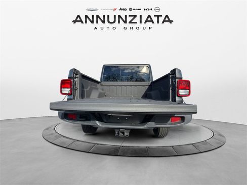 Used 2022 Jeep Gladiator Sport image 18