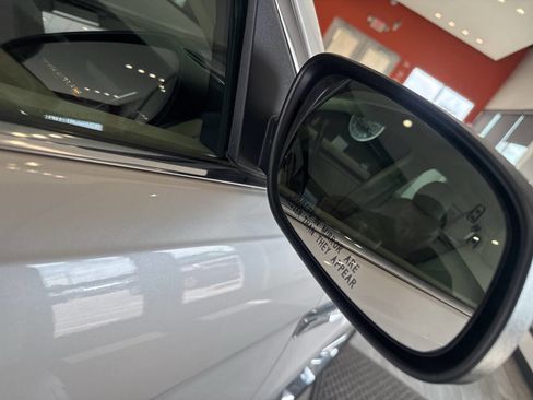 Used 2013 Ford Taurus Limited FWD image 17